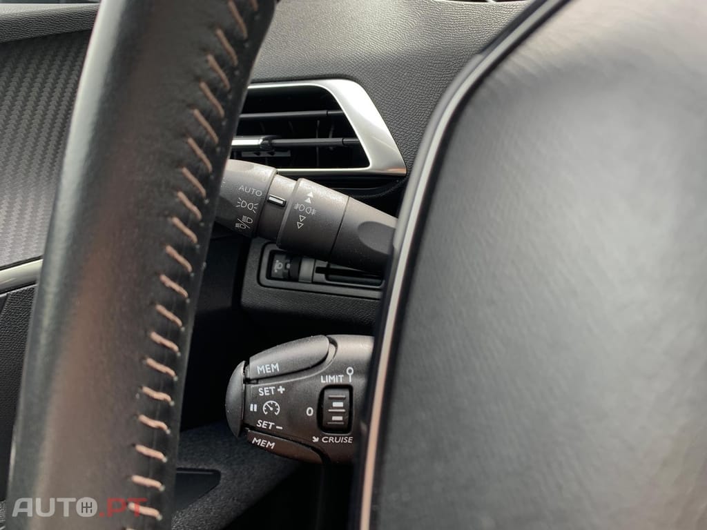 Peugeot 3008 1.5 BlueHDi Active