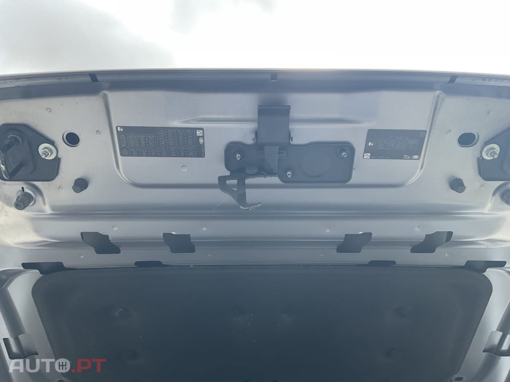 Land Rover Defender 3.0 D250 110 AWD X-Dynamic SE