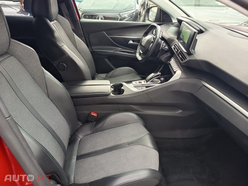 Peugeot 3008 1.6 Hybrid Allure e-EAT8