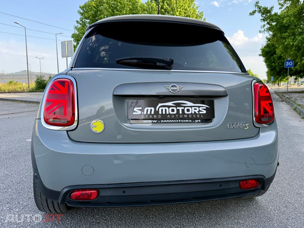MINI Cooper Cooper SE Premium Essential
