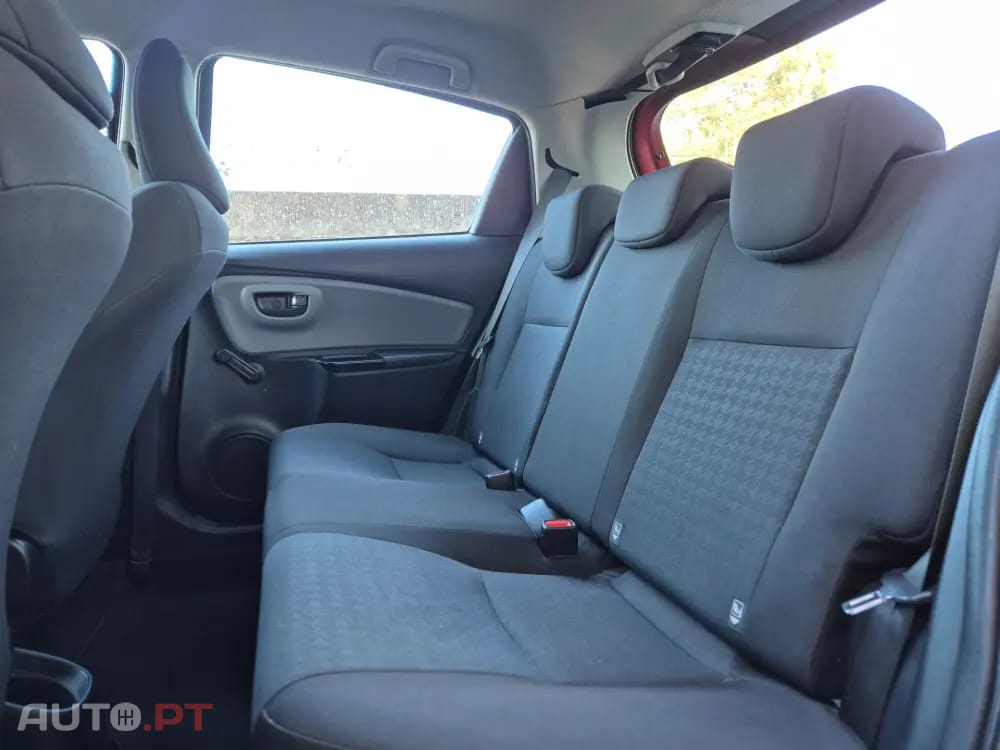 Toyota Yaris 1.5 VVT-i Active