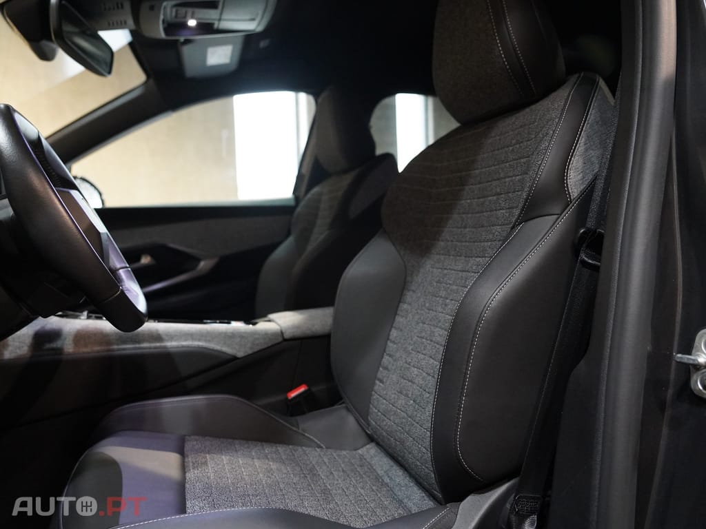 Peugeot 3008 1.2 Hybrid Allure e-DCS6