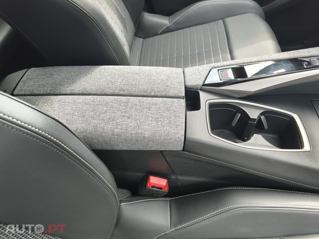 Peugeot 3008 1.2 Hybrid Allure e-DCS6