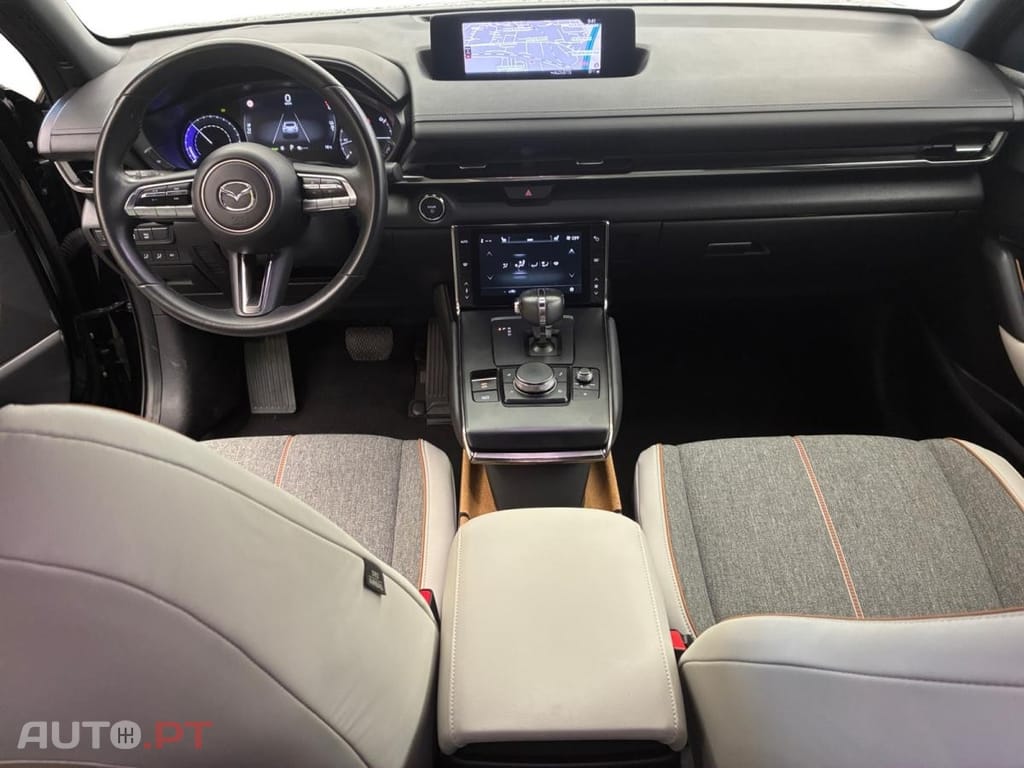 Mazda MX-30 e-Skyactiv First Edition Modern Confidence