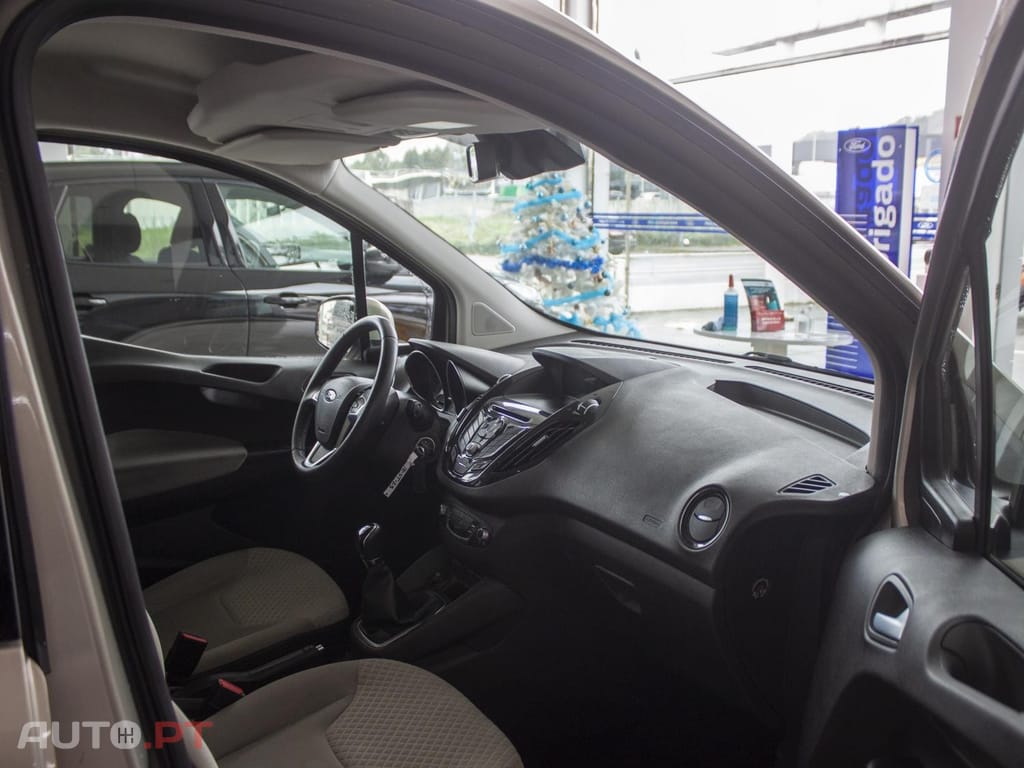 Ford Tourneo 1.0 EcoBoost Titanium