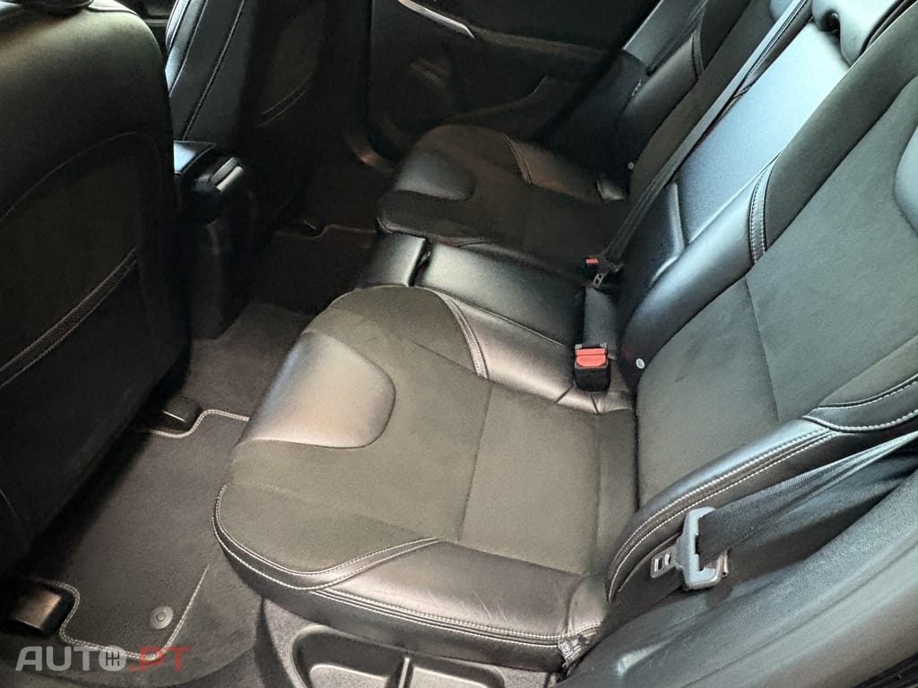 Volvo V40 2.0 D2 R-Design Momentum