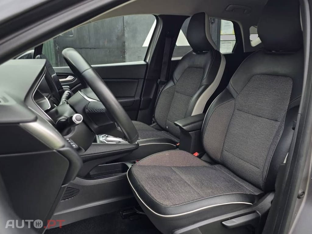 Renault Captur 1.6 E-TECH PLUG-IN INTENSE