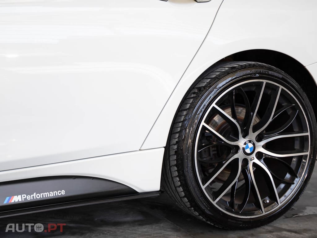 BMW 320 PERFORMANCE PACK M