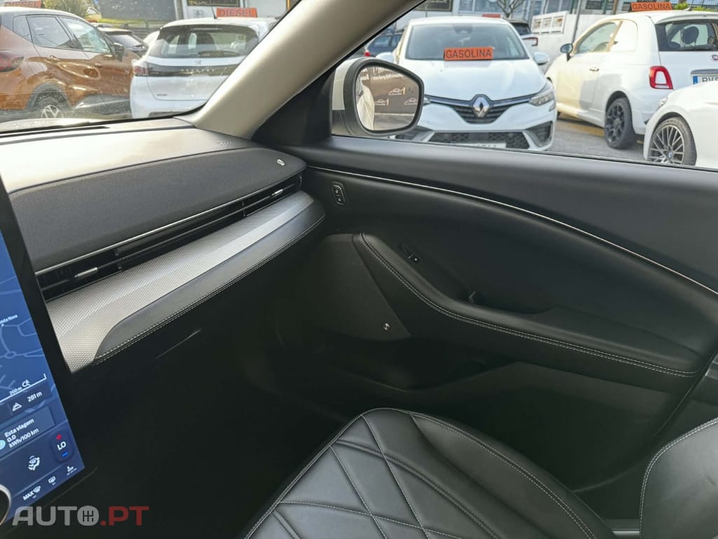 Ford Mustang Mach-E 75.7 kWh Base