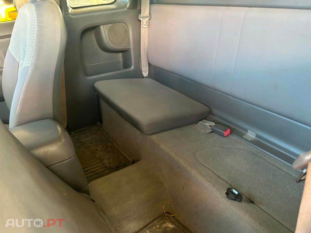 Toyota Hilux X-Cab 4x4 2.5D-4D 144cv
