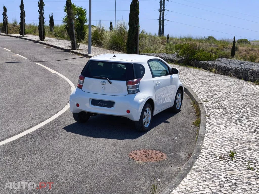 Toyota iQ 1.0 VVT-i