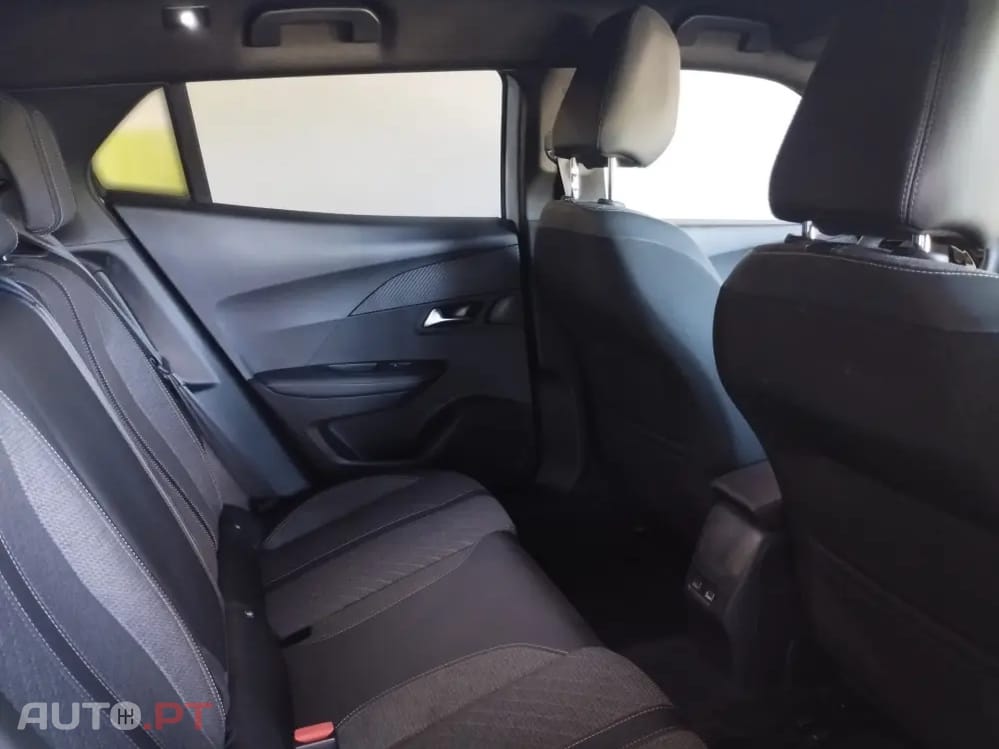 Peugeot E-2008 50 kWh Allure