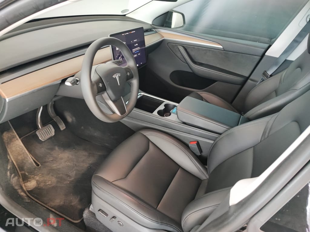 Tesla Model Y RWD
