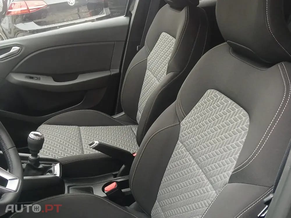 Renault Clio Outro