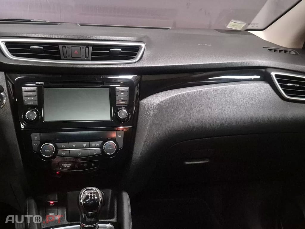 Nissan Qashqai 1.3 DIG-T N-Connecta LED+SKY
