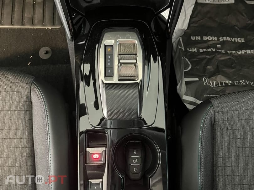 Peugeot E-2008 50 kWh Allure Pack