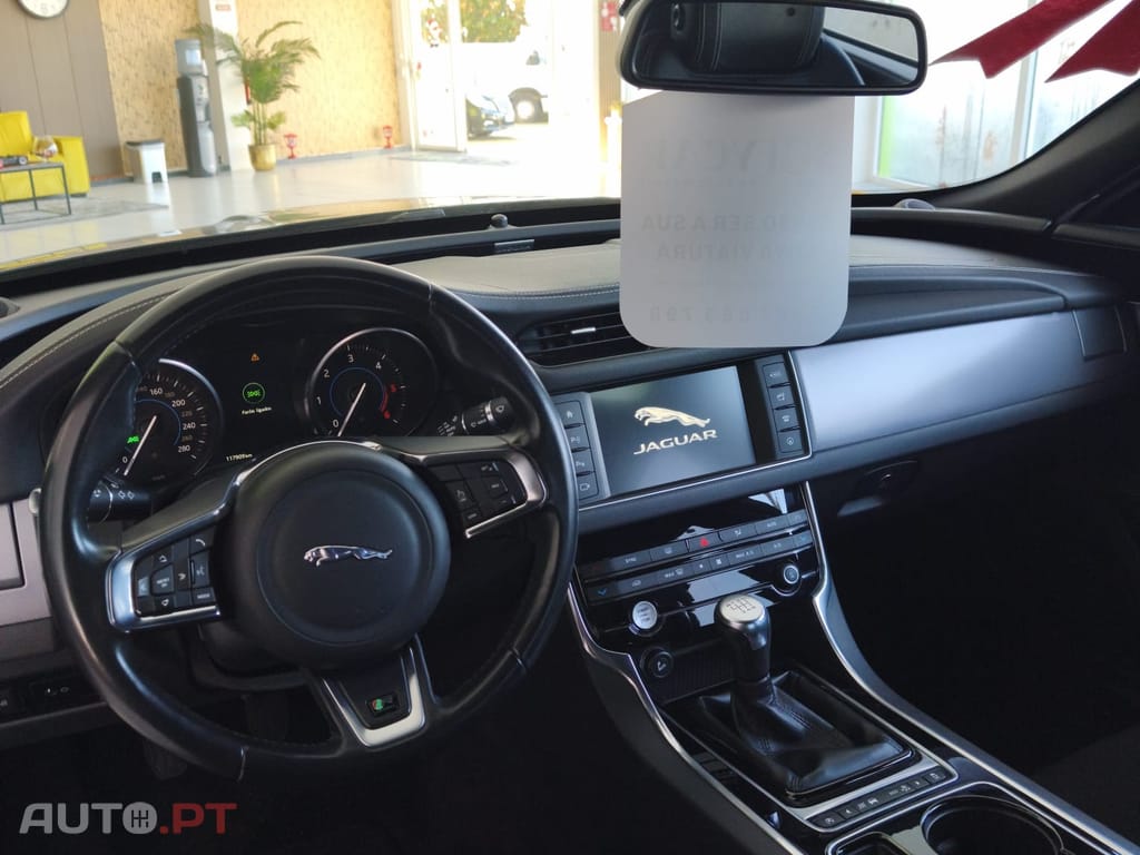 Jaguar XF 2.0D R-Sport