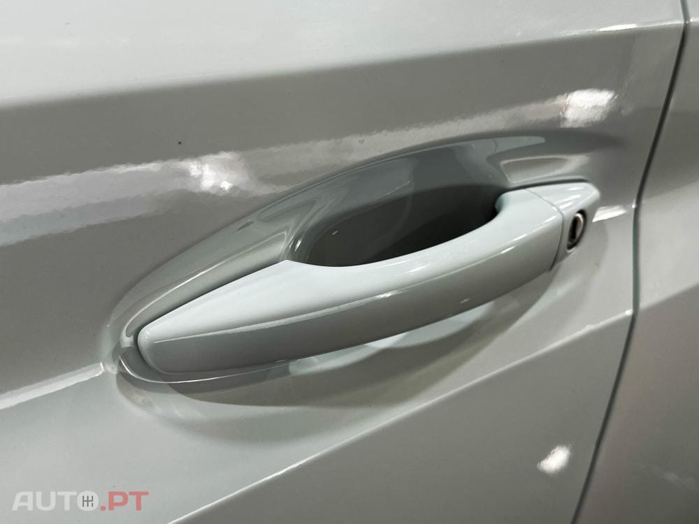 Peugeot E-208 50 kWh Allure Pack