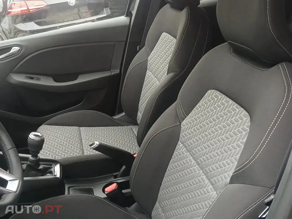 Renault Clio Outro