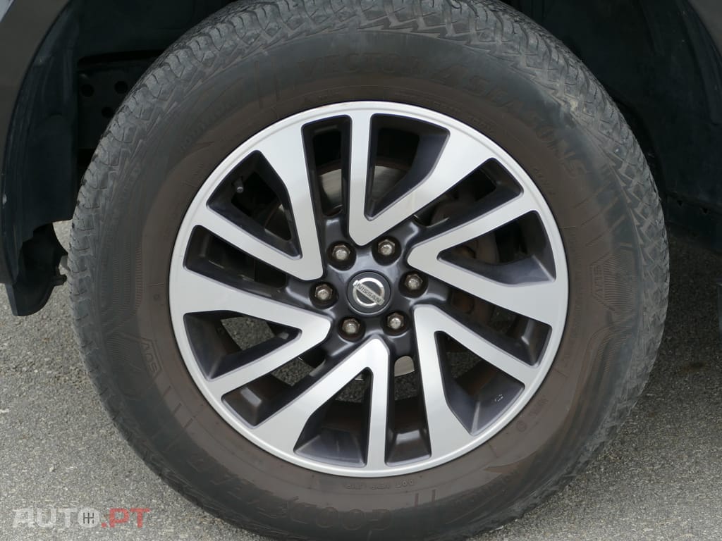 Nissan Navara 2.3 dCi CD 4WD Tekna