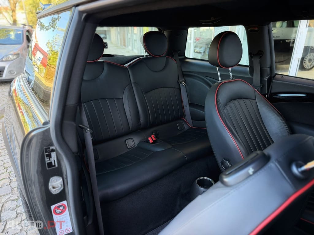MINI Cooper John Cooper Works