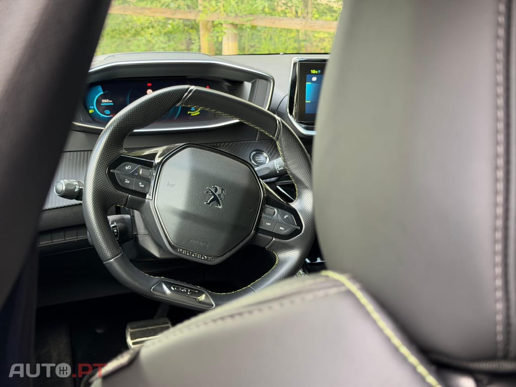 Peugeot E-208 50 kWh GT