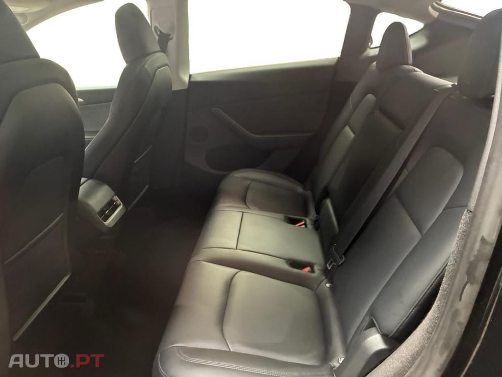 Tesla Model Y Standard RWD