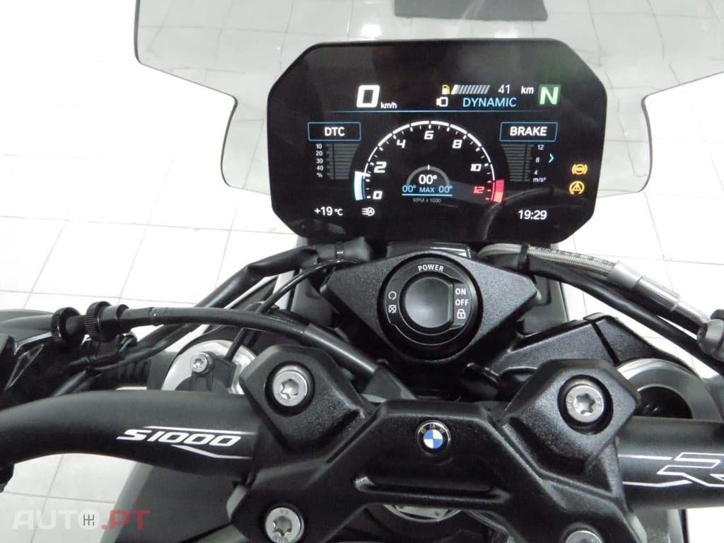 BMW S .