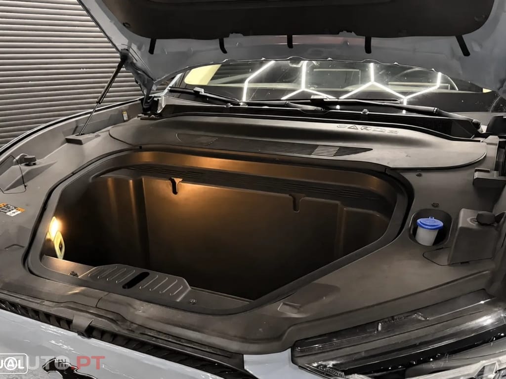 Ford Mustang Mach-E 75.7 kWh Base