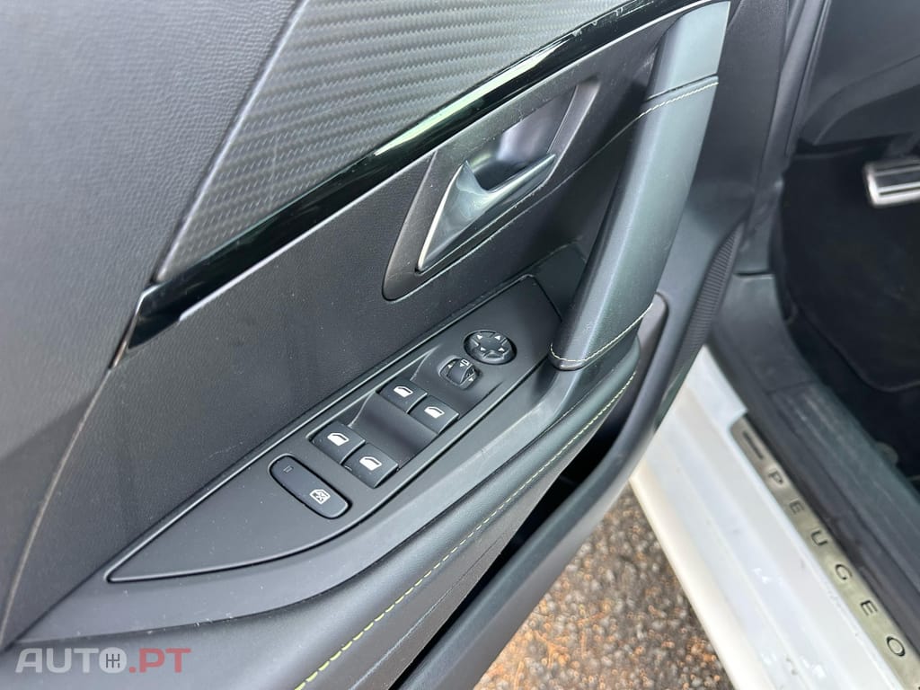 Peugeot E-208 50 kWh GT Pack