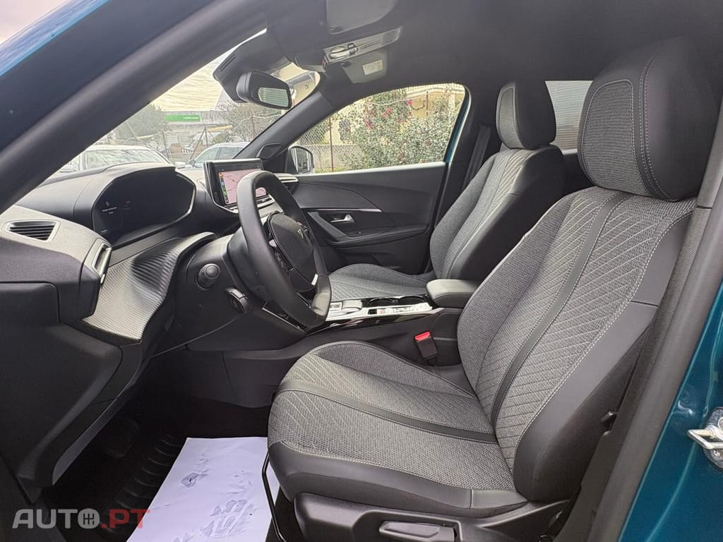 Peugeot E-2008 Allure 54kWH