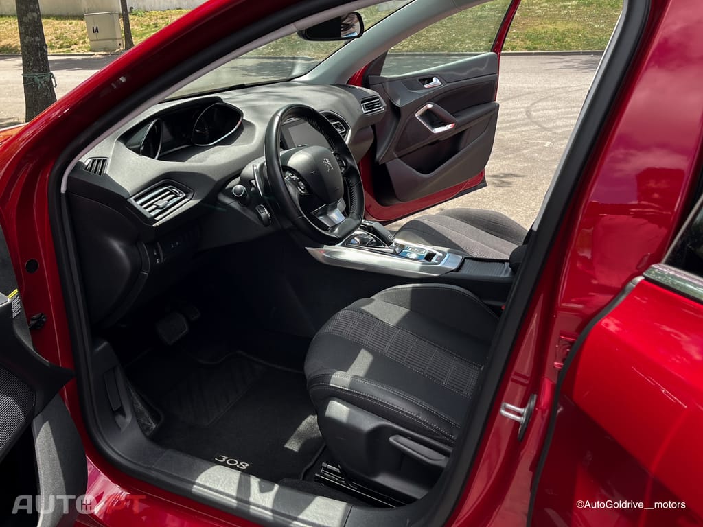 Peugeot 308 1.2 PureTech Allure EAT8