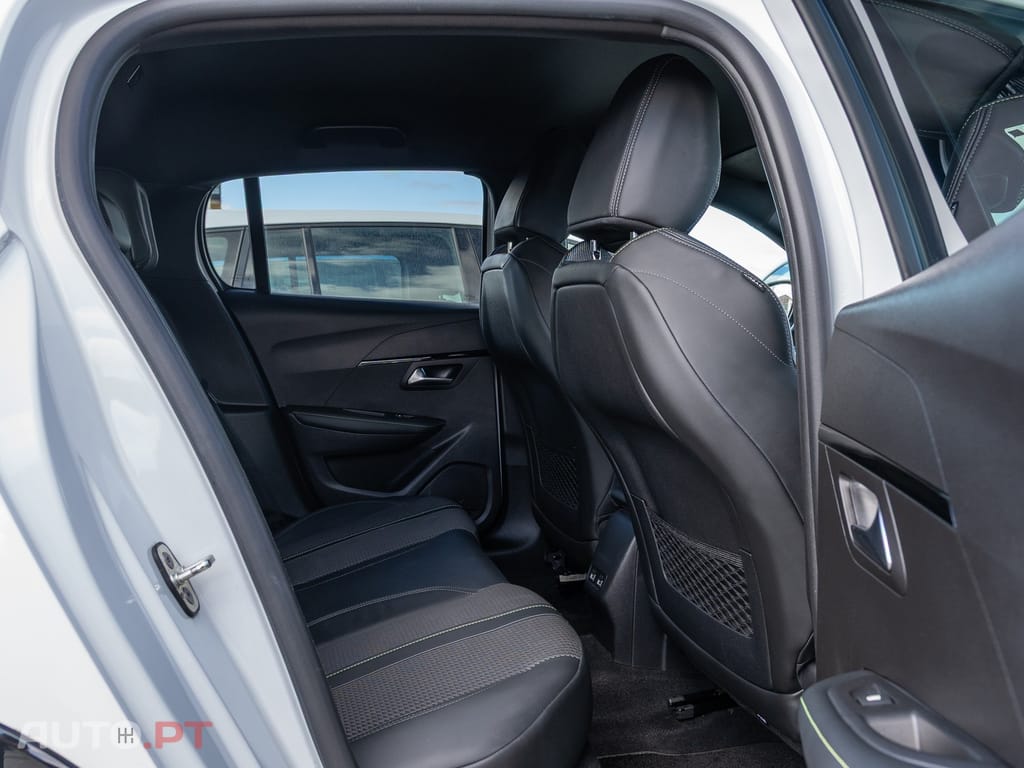 Peugeot 208 1.5 BlueHDi GT — fotografia 16