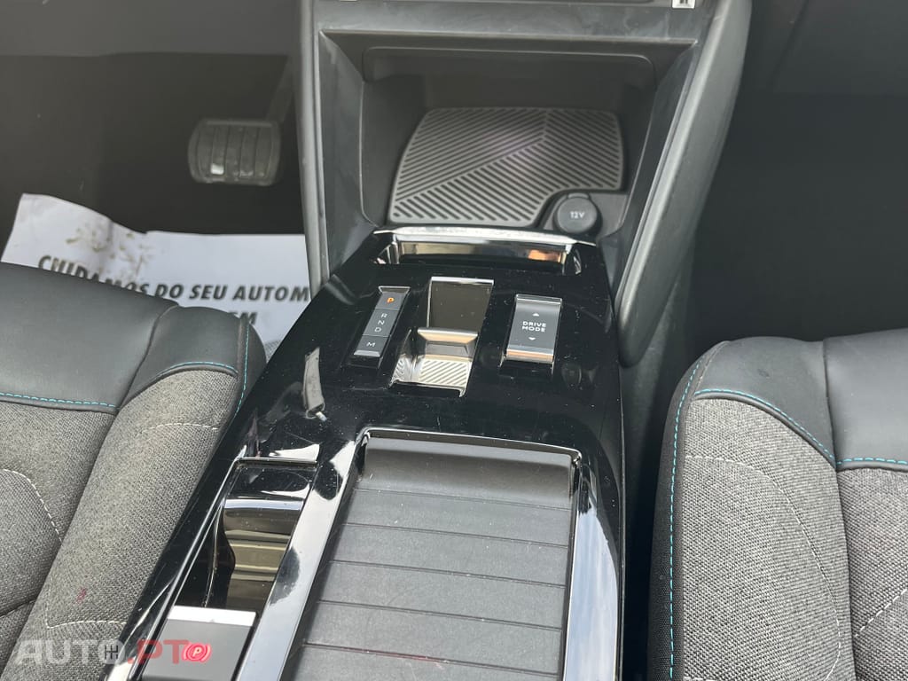 Citroen C4 PureTech 130 Stop&Start EAT8 SHINE