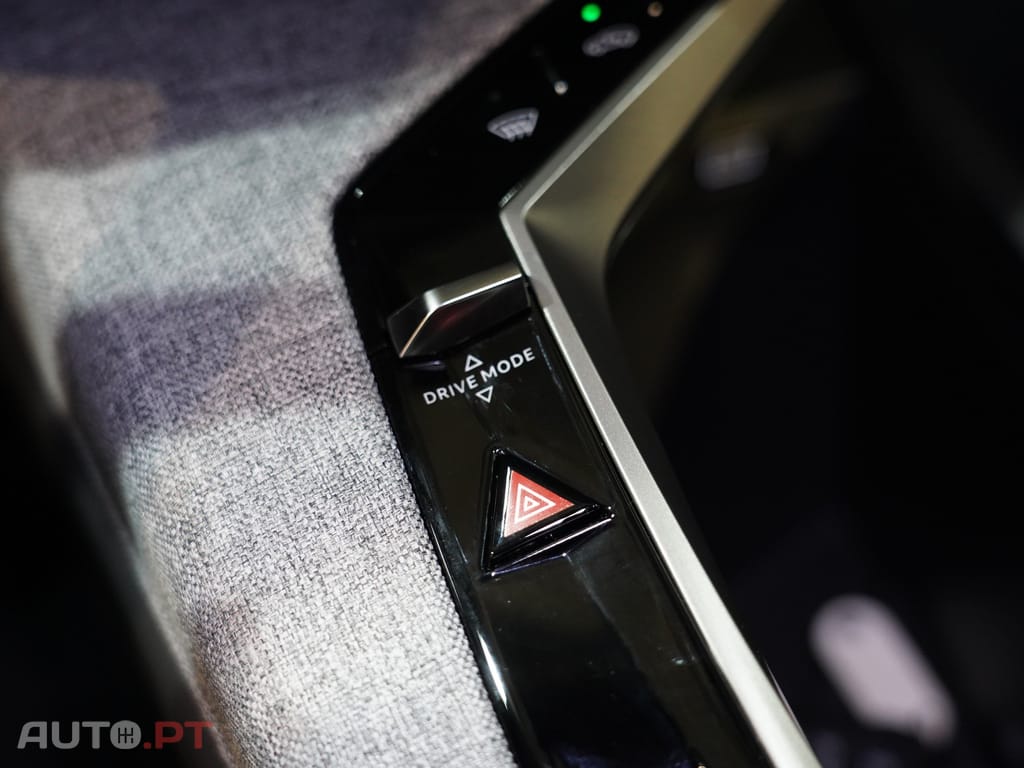 Peugeot 3008 1.2 Hybrid Allure e-DCS6