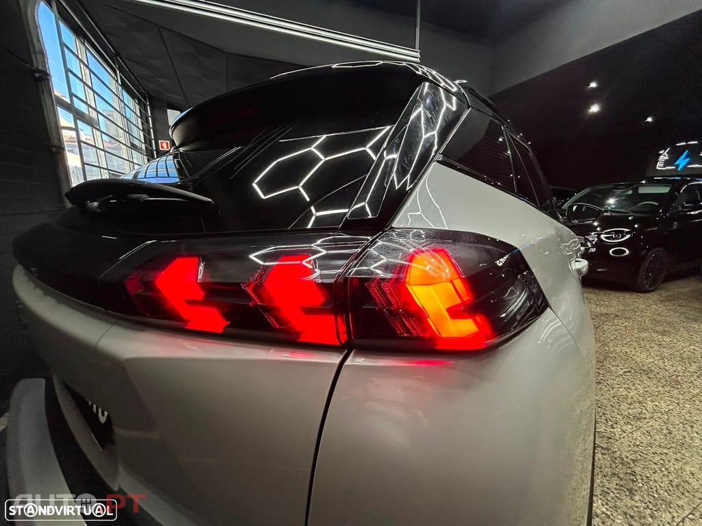 Peugeot E-2008 GT
