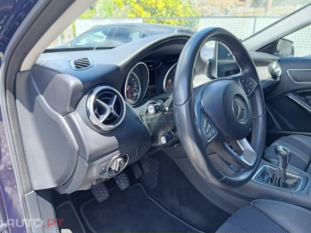 Mercedes-Benz GLA 180 URBAN SPORT