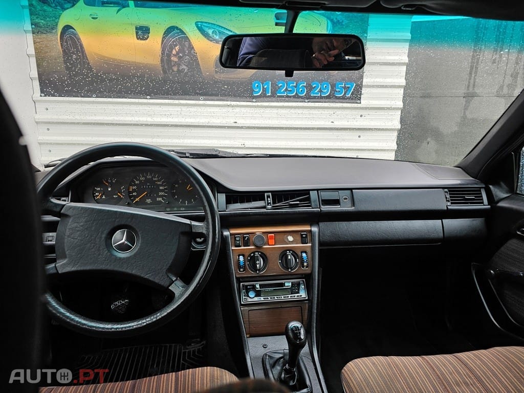 Mercedes-Benz W124 200 D