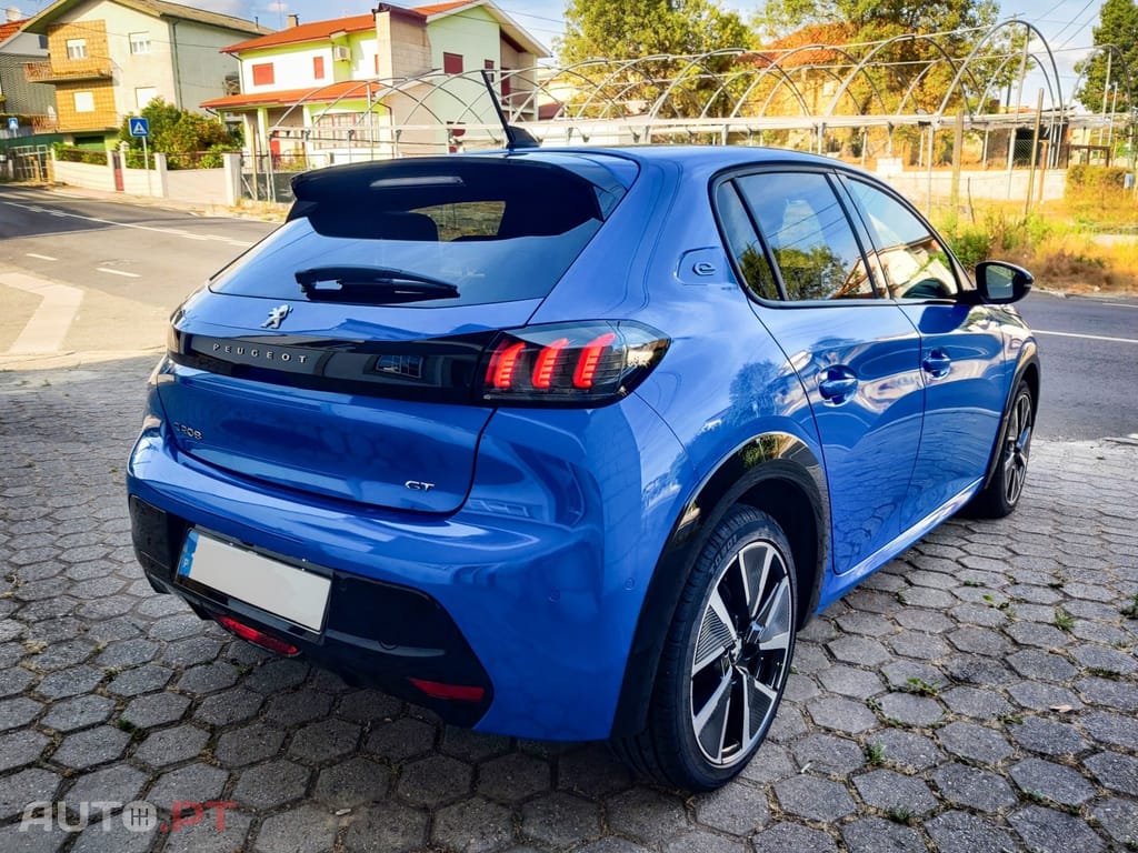 Peugeot E-208 50 kWh GT