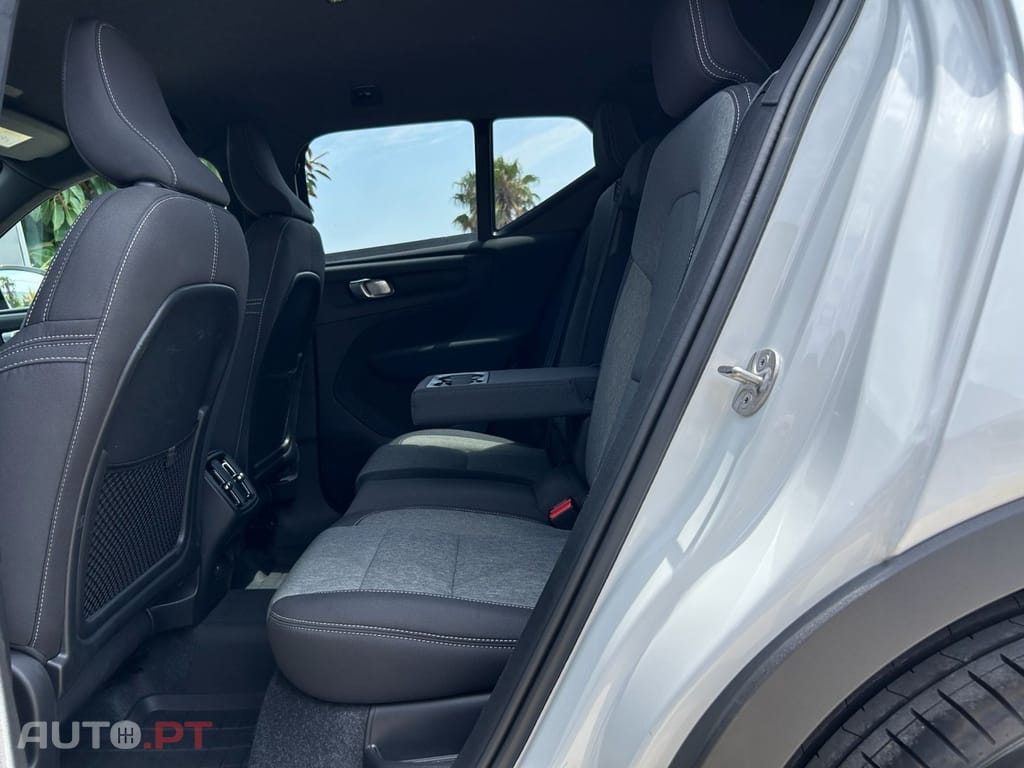 Volvo XC40 2.0 B3 Plus Dark