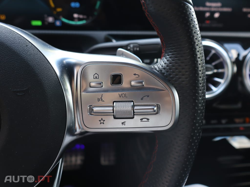 Mercedes-Benz CLA 250 e  Shooting Brake AMG Line