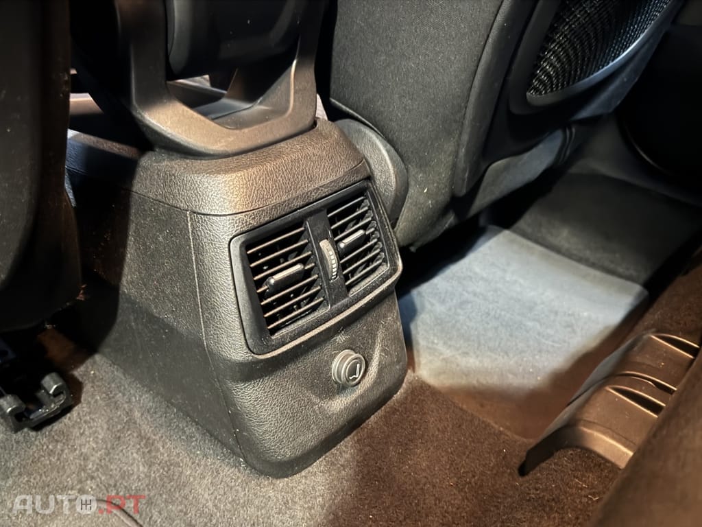 BMW 216 d Line Luxury Auto — fotografia 21