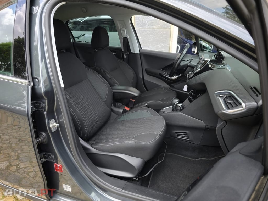 Peugeot 208 1.2 PureTech Allure EAT6