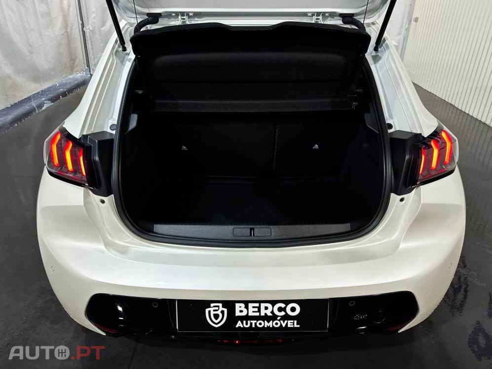 Peugeot E-208 50 kWh GT Pack