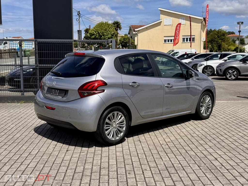 Peugeot 208 1.2 PureTech Signature