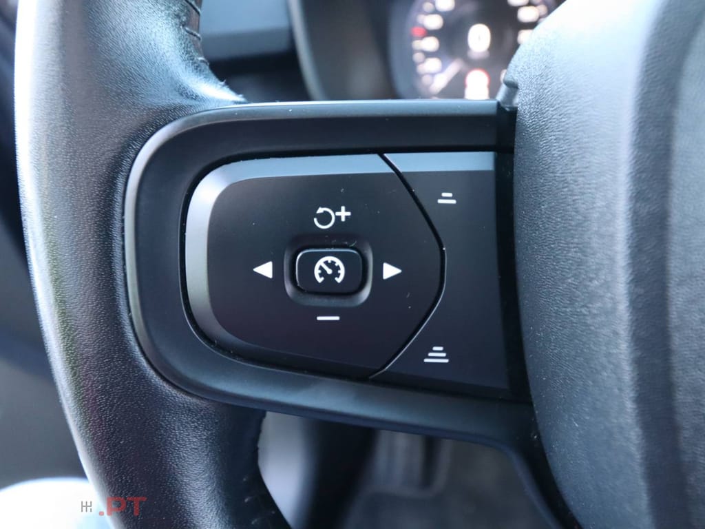 Volvo XC40 T2 Monument