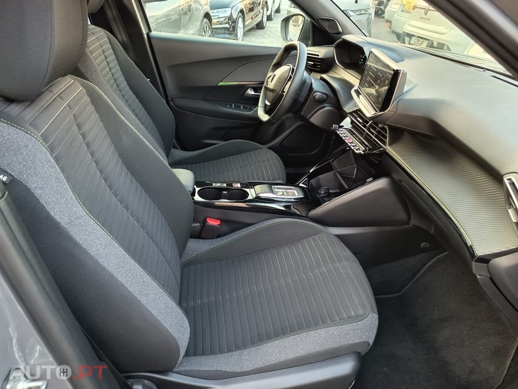 Peugeot E-2008 54 kWh Style
