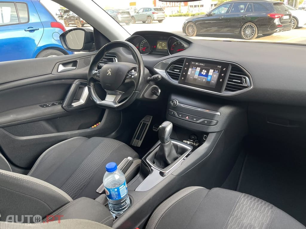 Peugeot 308 1.6 BlueHDi Style J17