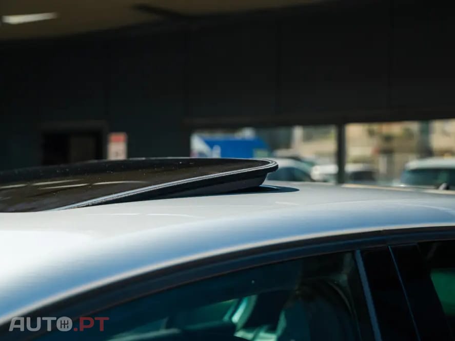 Volkswagen Golf 3.2 R32 4Motion DSG