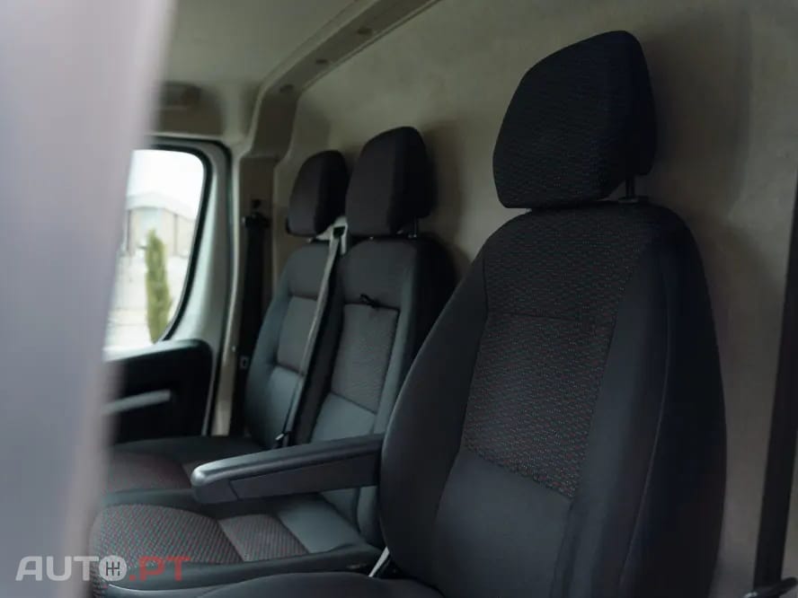 Peugeot Boxer 2.2 BlueHDi 335 L2 CD